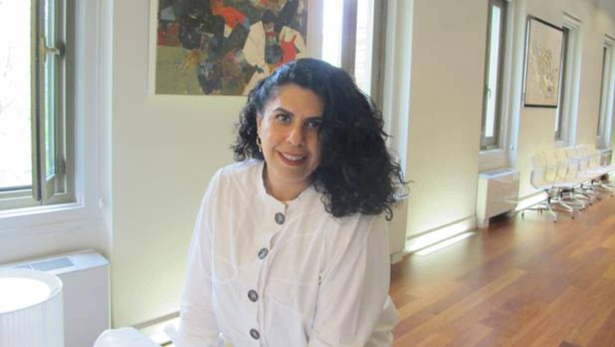 La artista Manal al Dowayan, durante la entrevista en La Casa Árabe de Madrid