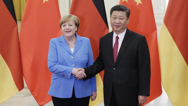 Merkel acuerda con China mantener el pacto nuclear con Irán