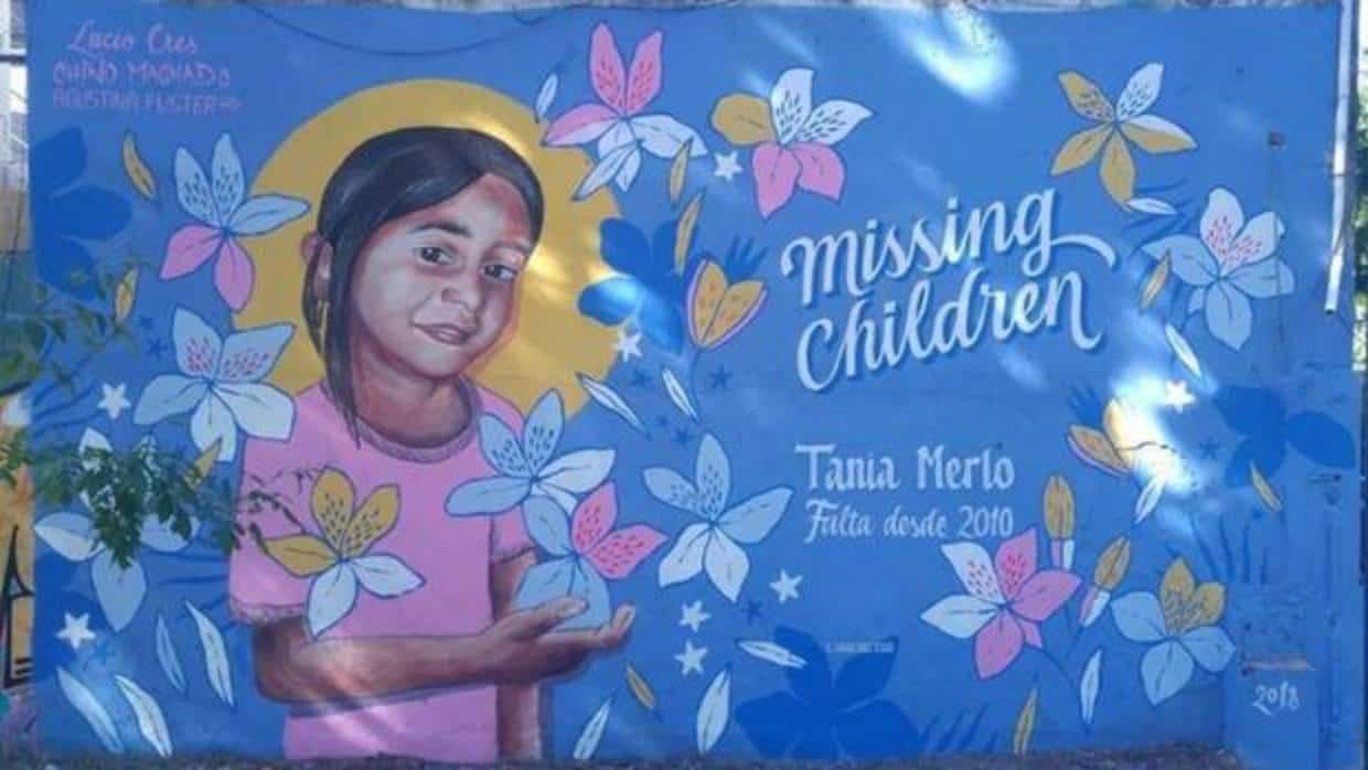 Mural con la imagen de uno de los menores desaparecidos, Tania Merlo