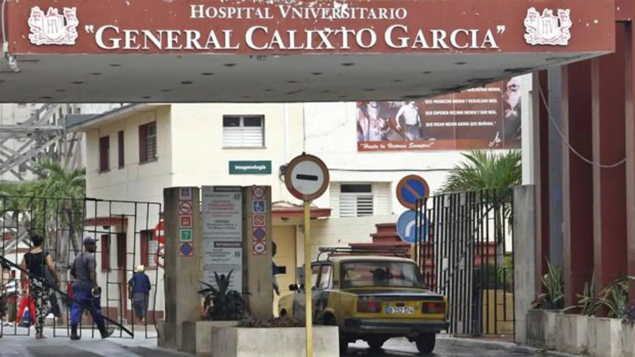 Entrada del hospital Calixto García de La Habana, en el que estaban ingresadas las tres supervivientes, de las qeu solo sigue con vida un ajoven de 19 años