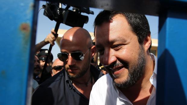 Salvini, a los inmigrantes: «Se acabó la buena vida; empiecen a hacer las maletas»