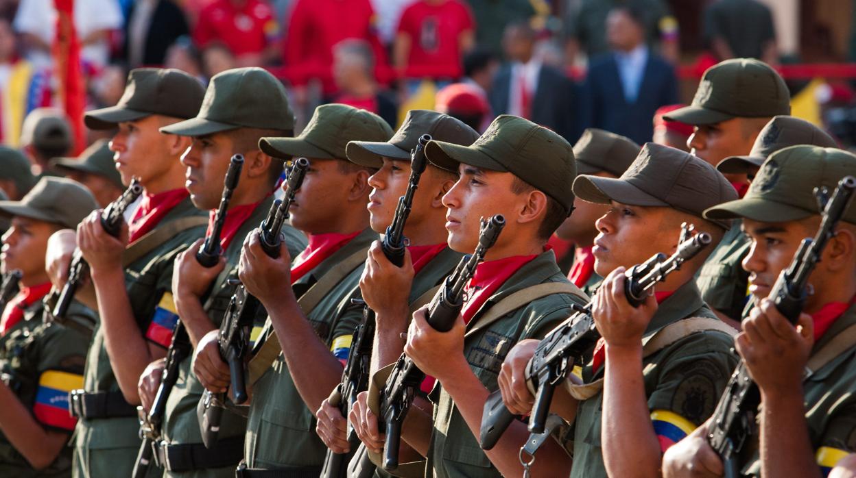 Soldados del Ejército venezolano durante un desfile militar em Caracas