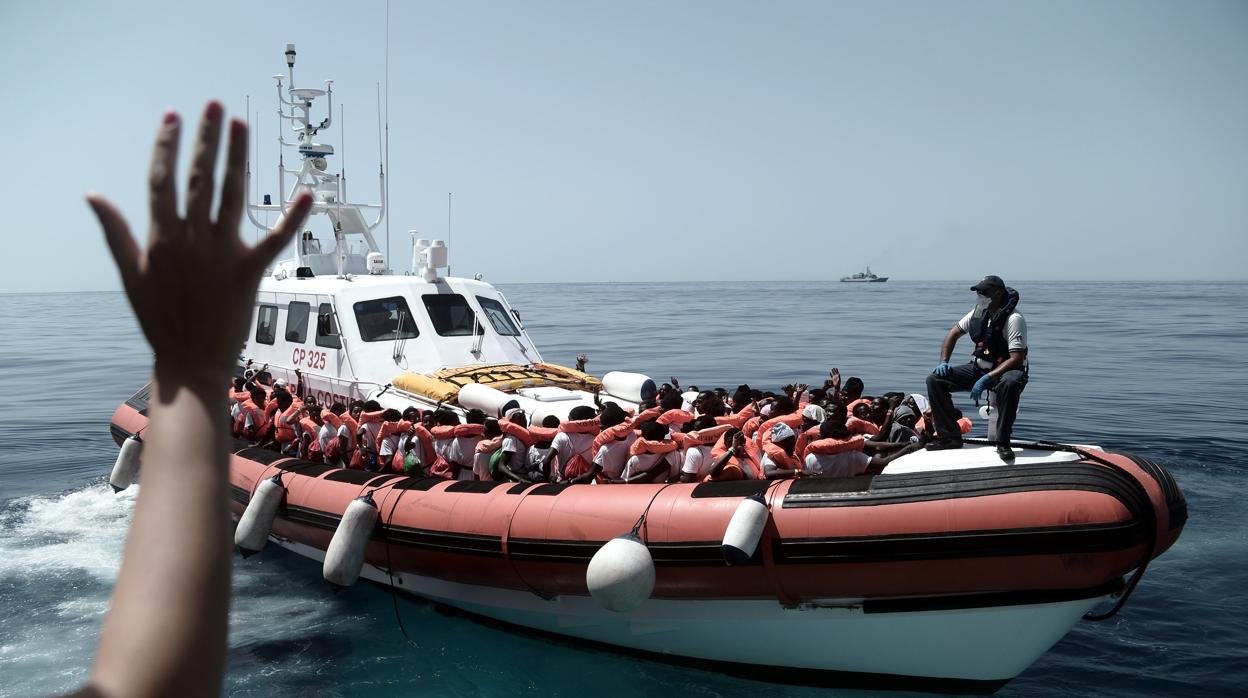 Un nuevo naufragio deja 41 inmigrantes rescatados y 12 ahogados en la costa libia