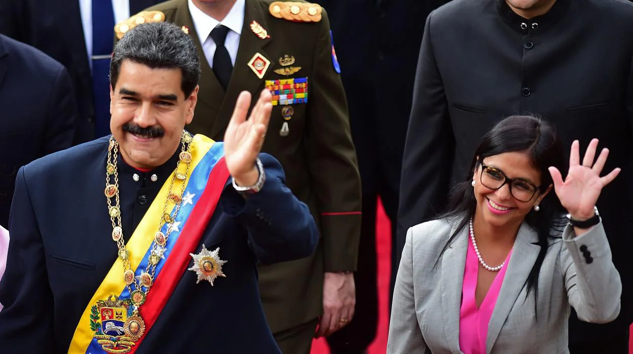 Nicolas Maduro y Delcy Rodríguez