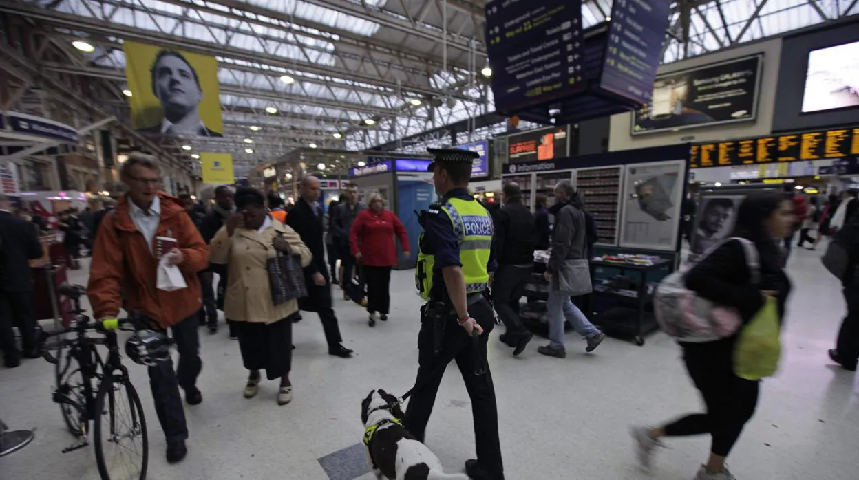 Mueren tres personas atropelladas por un tren en el sur de Londres
