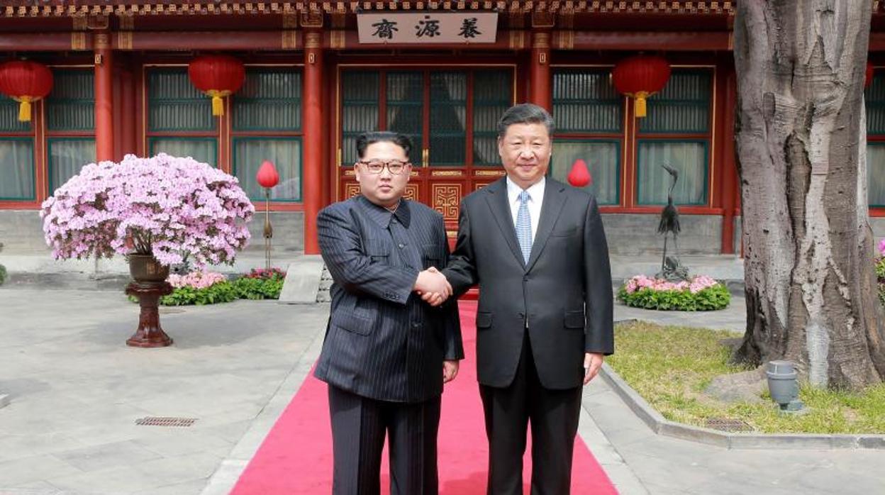 Kim Jong-un y Xi Jinping, en una reunión celebrada el 27 de marzo de 2018