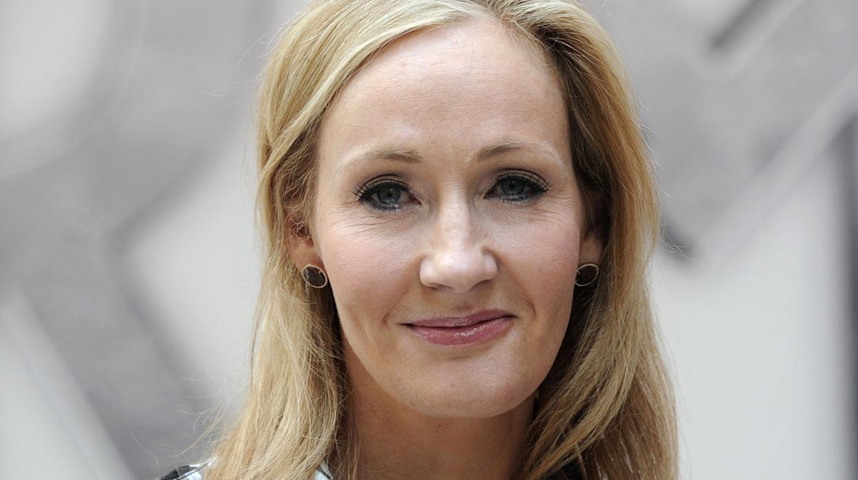 La escritora J. K. Rowling ha lamentado la situación a través de las redes sociales