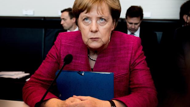 Merkel se «encierra» con sus aliados bávaros para tratar de salvar la coalición