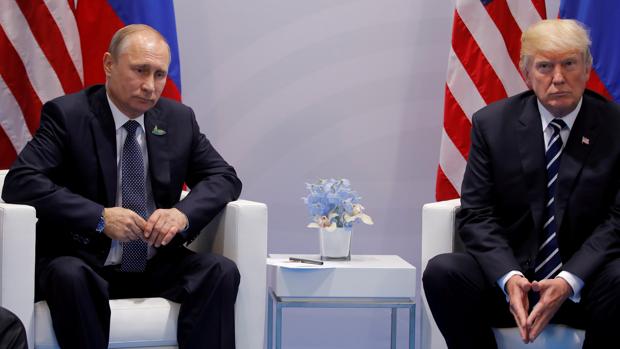 Trump y Putin acuerdan celebrar una cumbre en un tercer país