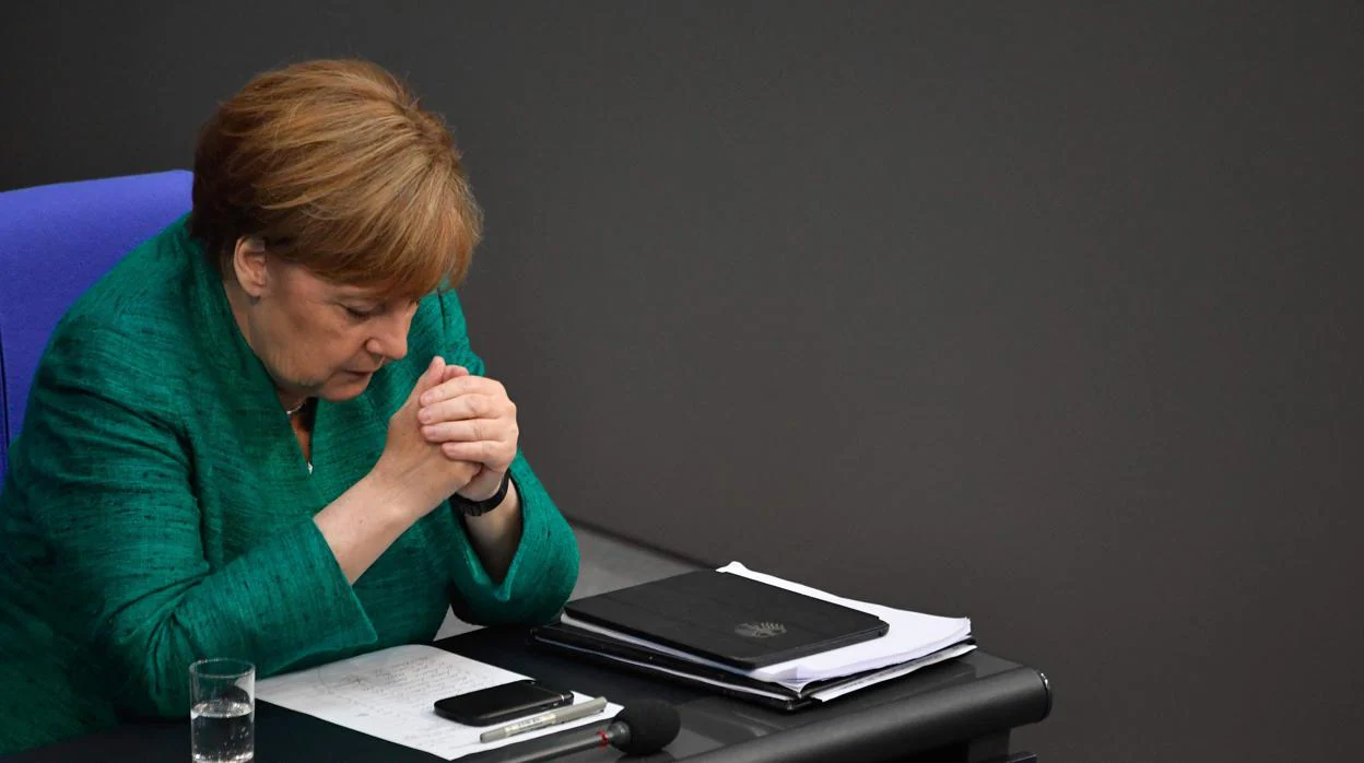 La canciller Angela Merkel en el Bundestag