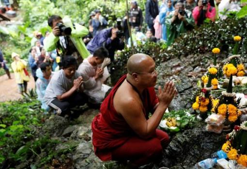 Continúa la desesperada búsqueda de los doce niños atrapados en una cueva de Tailandia