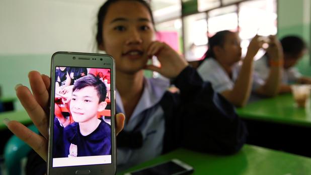 Los niños atrapados en Tailandia consiguen comunicarse con sus familias