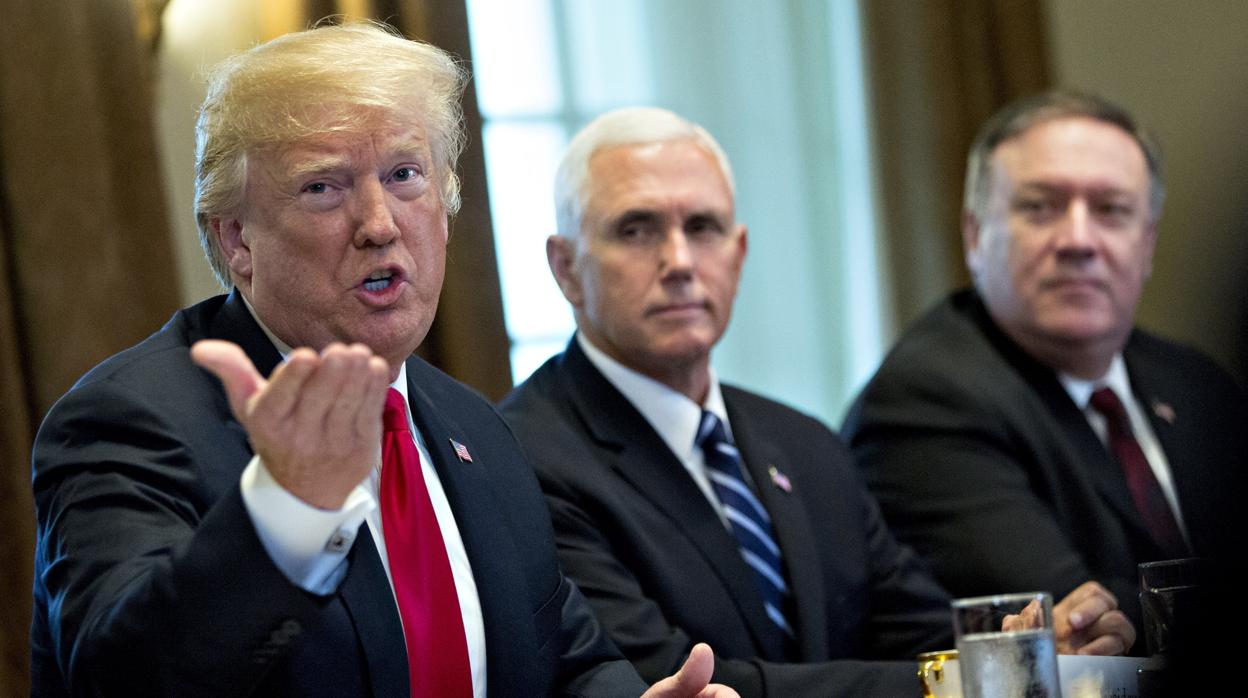 El presidente estadounidense, Donald Trump, durante una reunión con el secretario general de la Organización del Tratado del Atlántico Norte (OTAN), Jens Stoltenberg