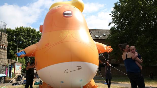 El gigantesco globo «Bebé Trump» volará sobre Londres durante la visita de presidente de EE.UU.