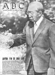 En 1926 Hirohito era coronado emperador de Japón. A los 86 años de edad y tras más de seis décadas en el trono, en enero de 1989 fallecía Hirohito, después de sufrir un colapso en su residencia. Así lo recogía la portada de ABC.