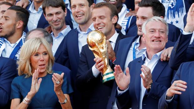 Macron no capitaliza su paso por el mundial de fútbol