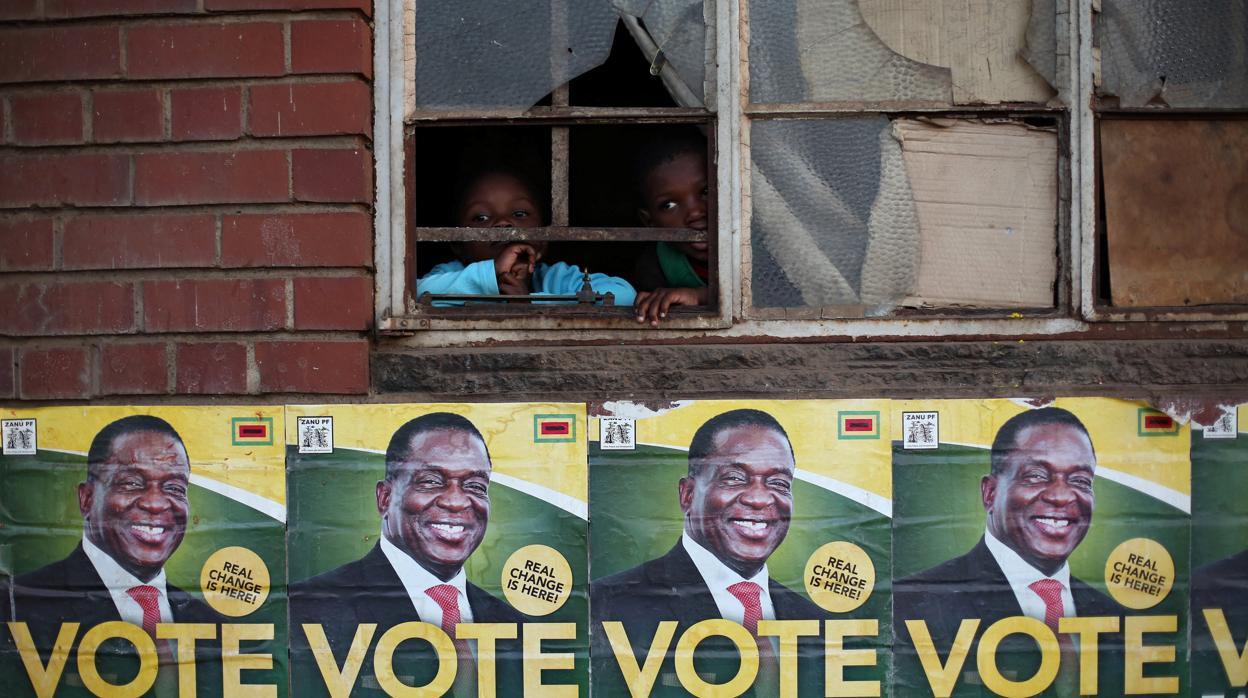Carteles electorales de Emmerson Mnangagwa