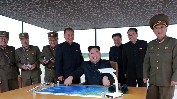 Kim Jong-un sigue en secreto con su programa de misiles, según EE.UU.