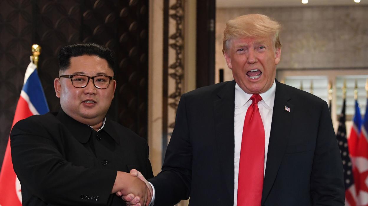 Kim Jong-un y Donald Trump durante la histórica cumbre en Singapur