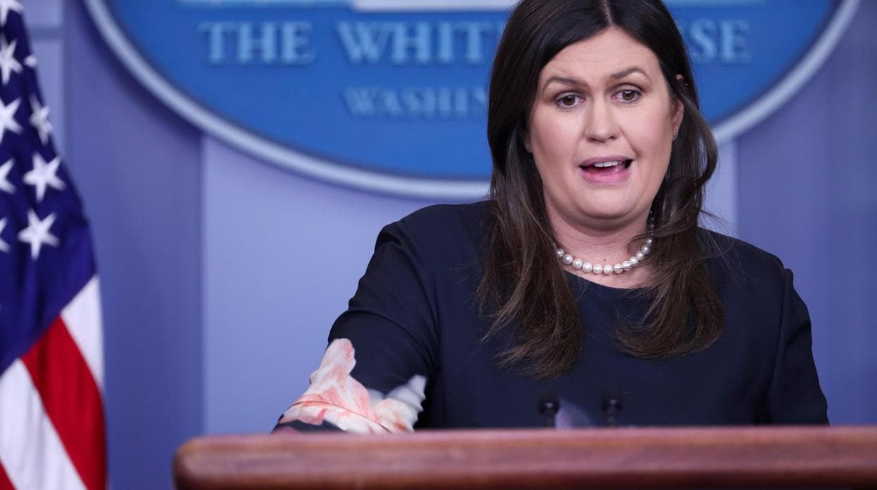 La portavoz de la Casa Blanca, Sarah Sanders, ofrece una rueda de prensa