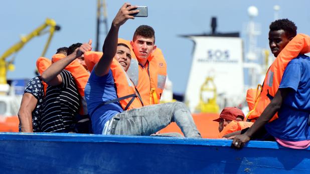 El Aquarius rescata a otros 141 inmigrantes y Salvini da un nuevo portazo: «No verá nunca un puerto italiano»