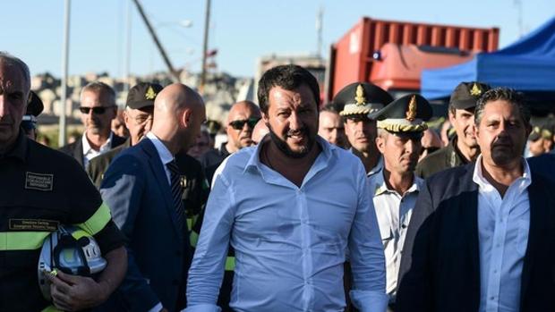 Salvini salió de fiesta el día de la tragedia en Génova