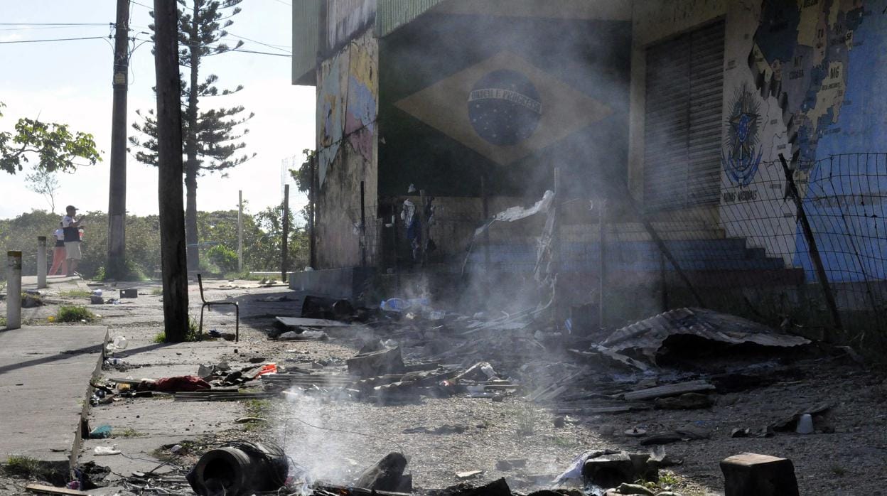Imagen de un campamento de venezolanos que fue quemado en Brasil