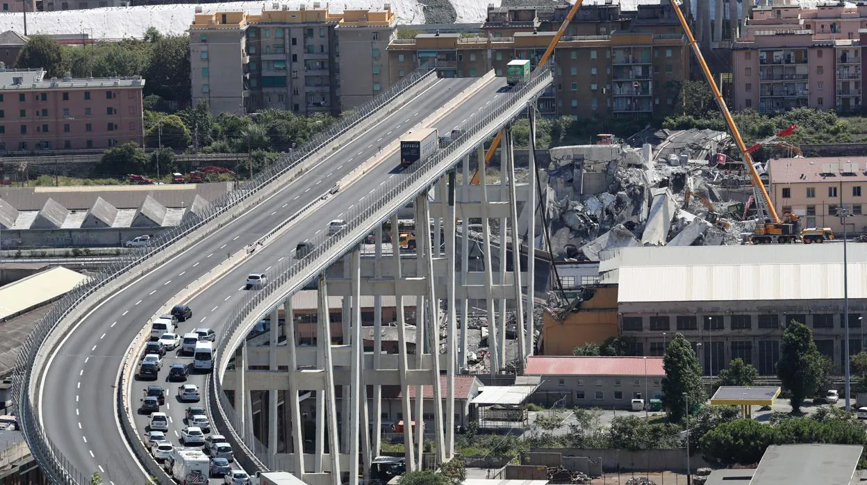 El puente desplomado en Génova hace una semana