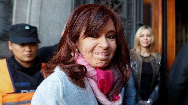 La Policía inicia el registro judicial de los domicilios de Cristina Fernández