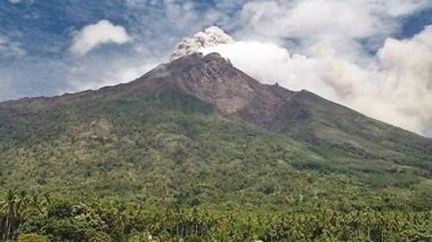 Al menos 2.000 evacuados tras la erupción de un volcán en Papúa Nueva Guinea