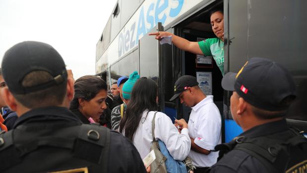 Miles de venezolanos entrarán a Perú como refugiados por la falta de pasaporte