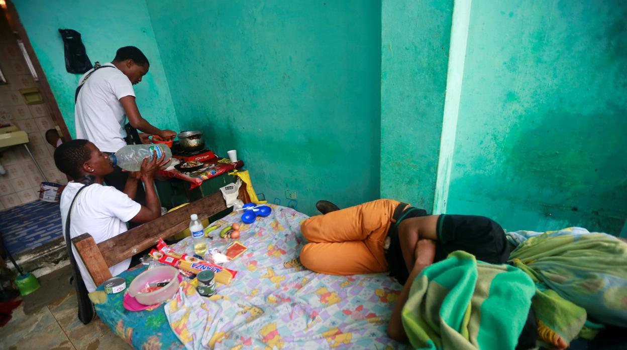Venezolanos en un refugio temporal de la ciudad peruana de Tumbes