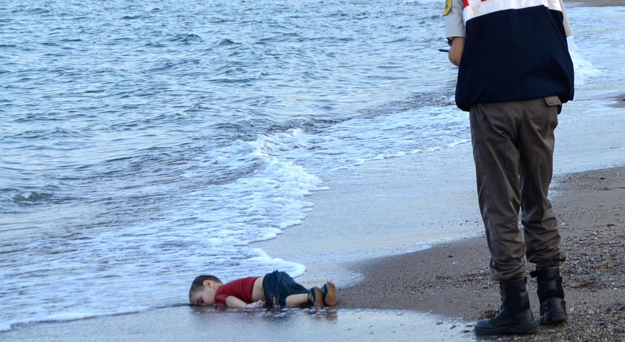 Se cumplen tres años de esta imagen que dio la vuelta al mundo del fallecimiento de Aylan en la costa de Turquía