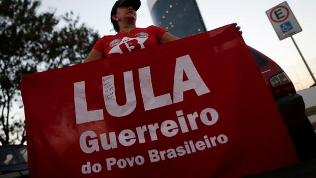 Lula da Silva insiste en ser candidato pese a la negativa de la Corte Electoral