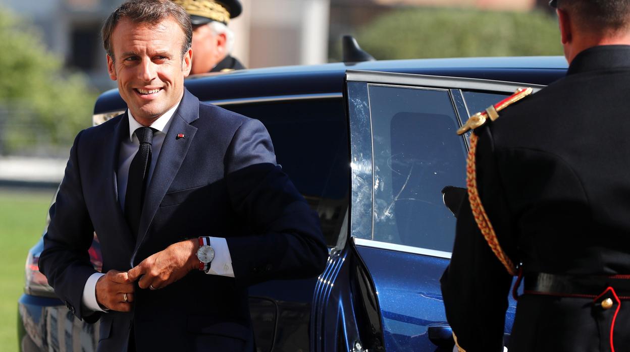 El presidente de Francia, Emmanuel Macron, llega al palacio Pharo, con motivo de su encuentro con la canciller alemana, Angela Merkel