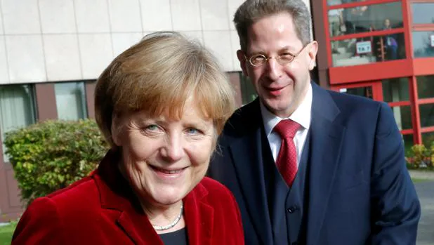 Merkel destituye al jefe del espionaje alemán por poner en duda la «caza al inmigrante» por la ultraderecha