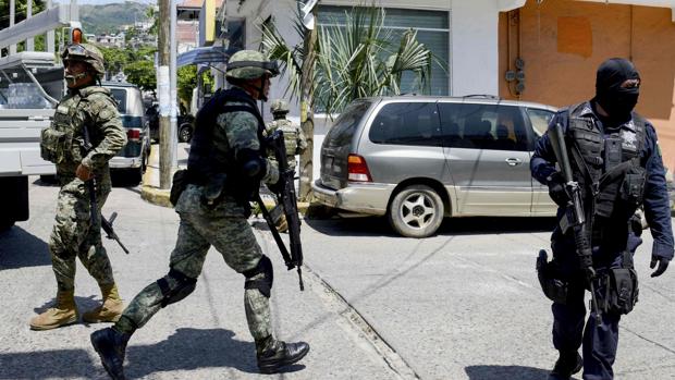 Investigan a la Policía de Acapulco por presuntos vínculos con bandas narcotraficantes