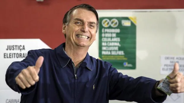 Bolsonaro atrae contra pronóstico a muchas mujeres y pobres de Brasil