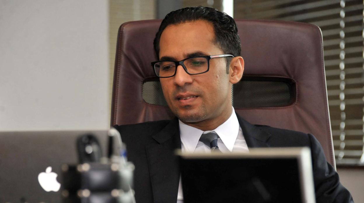 El empresario tanzano Mohammed Dewji en su oficina