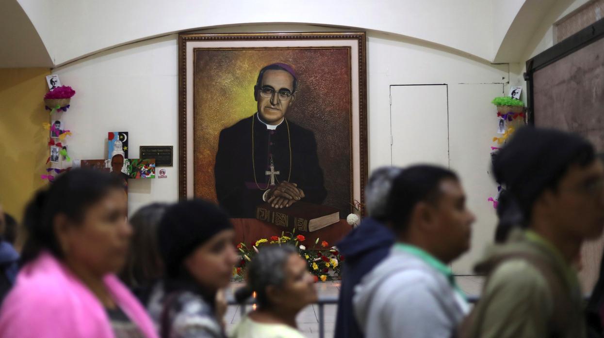 Monseñor Óscar Arnulfo Romero ya es santo, tras ser canonizado en Roma