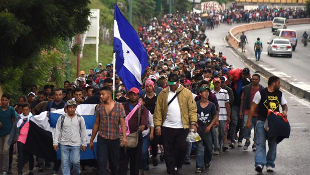 La caravana de centroamericanos desafía a Trump y continúa rumbo a EE.UU. pese a sus amenazas