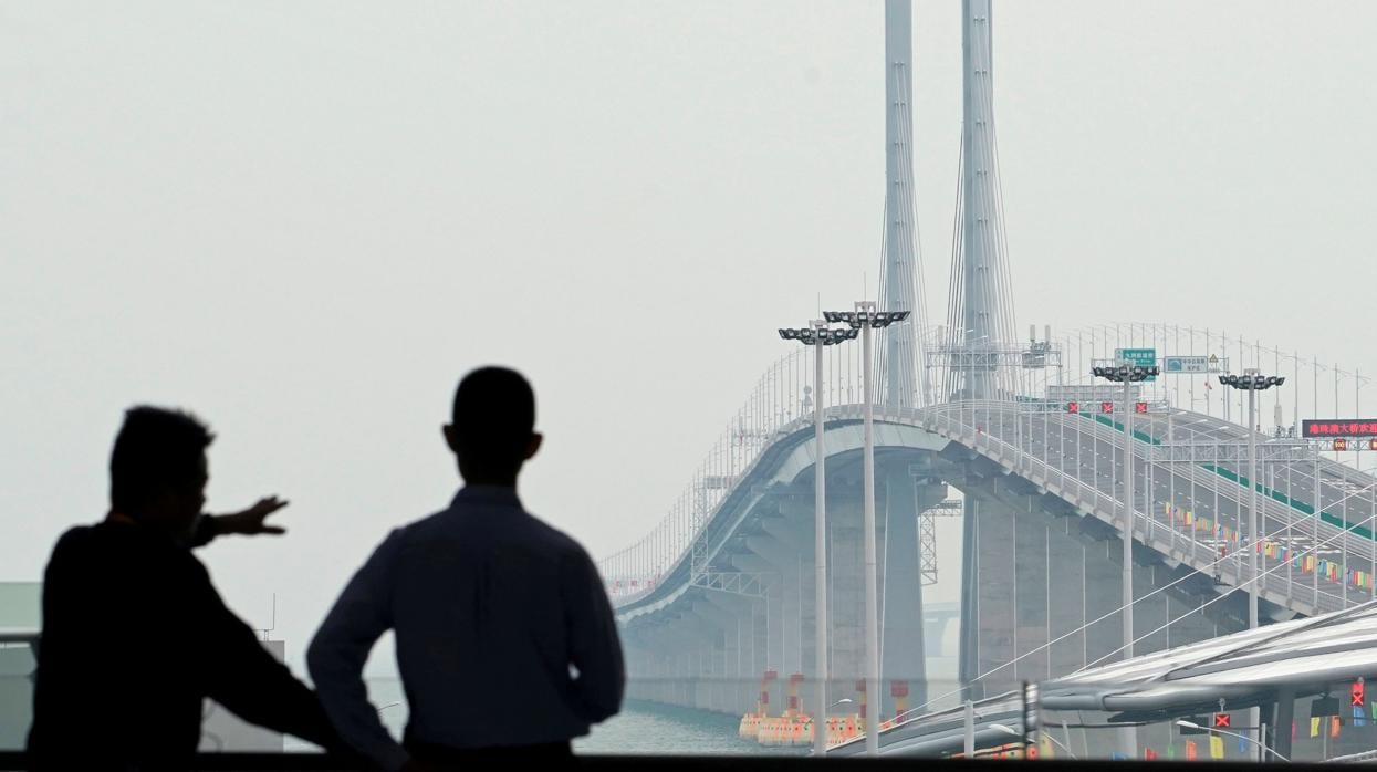 Vista general del puente, el más largo del mundo sobre el mar