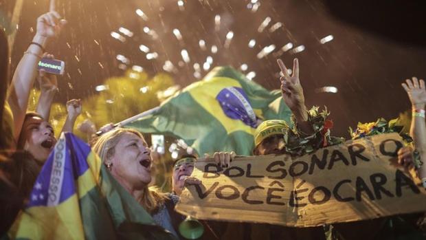 El derechista Bolsonaro se impone en las elecciones de Brasil con contundencia