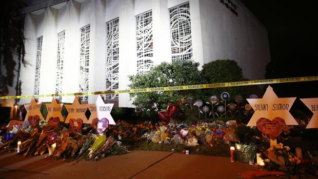 El autor del tiroteo en la sinagoga de Pittsburgh se declara no culpable de todos los cargos