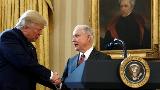 Trump destituye a Jeff Sessions como fiscal general de EE.UU.