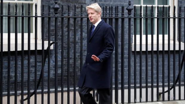 El hermano de Boris Johnson dimite como ministro por el plan del Brexit de May