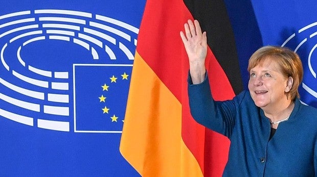 Merkel apoya el Ejército europeo en su discurso ante la Eurocámara