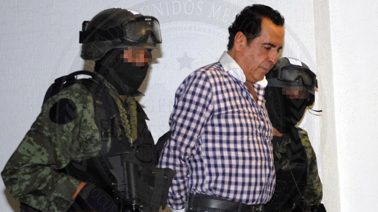 El narco Héctor Beltrán Leya, escoltado por miembros del Ejército mexicano en 2014