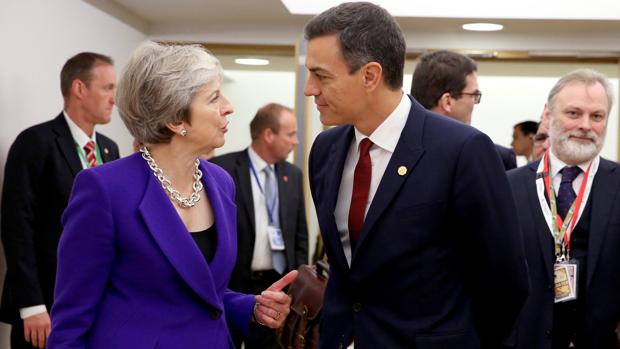 May advierte a Sánchez de que protegerá la «soberanía británica» de Gibraltar