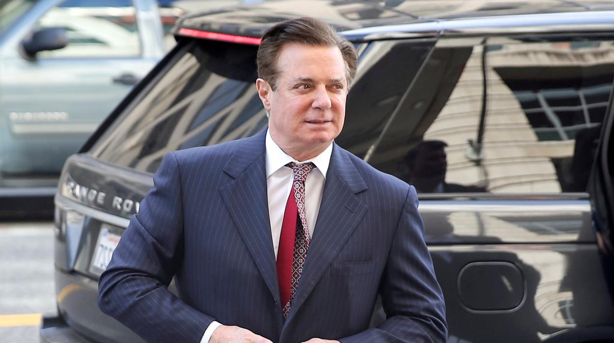 El exjefe de la campaña de Trump, Paul Manafort, llega a una acusación en su contra por un abogado especial Robert Mueller